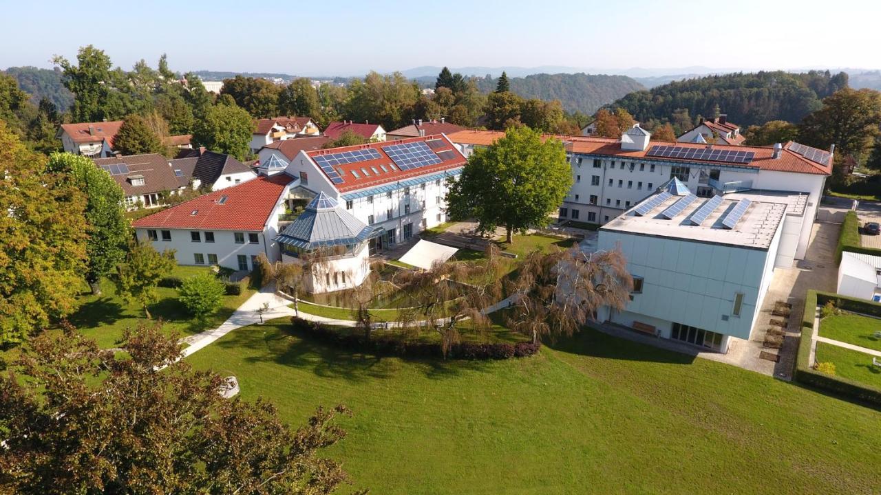 Spectrum Kirche Exerzitien-Und Bildungshaus Auf Mariahilf Passau Exterior photo