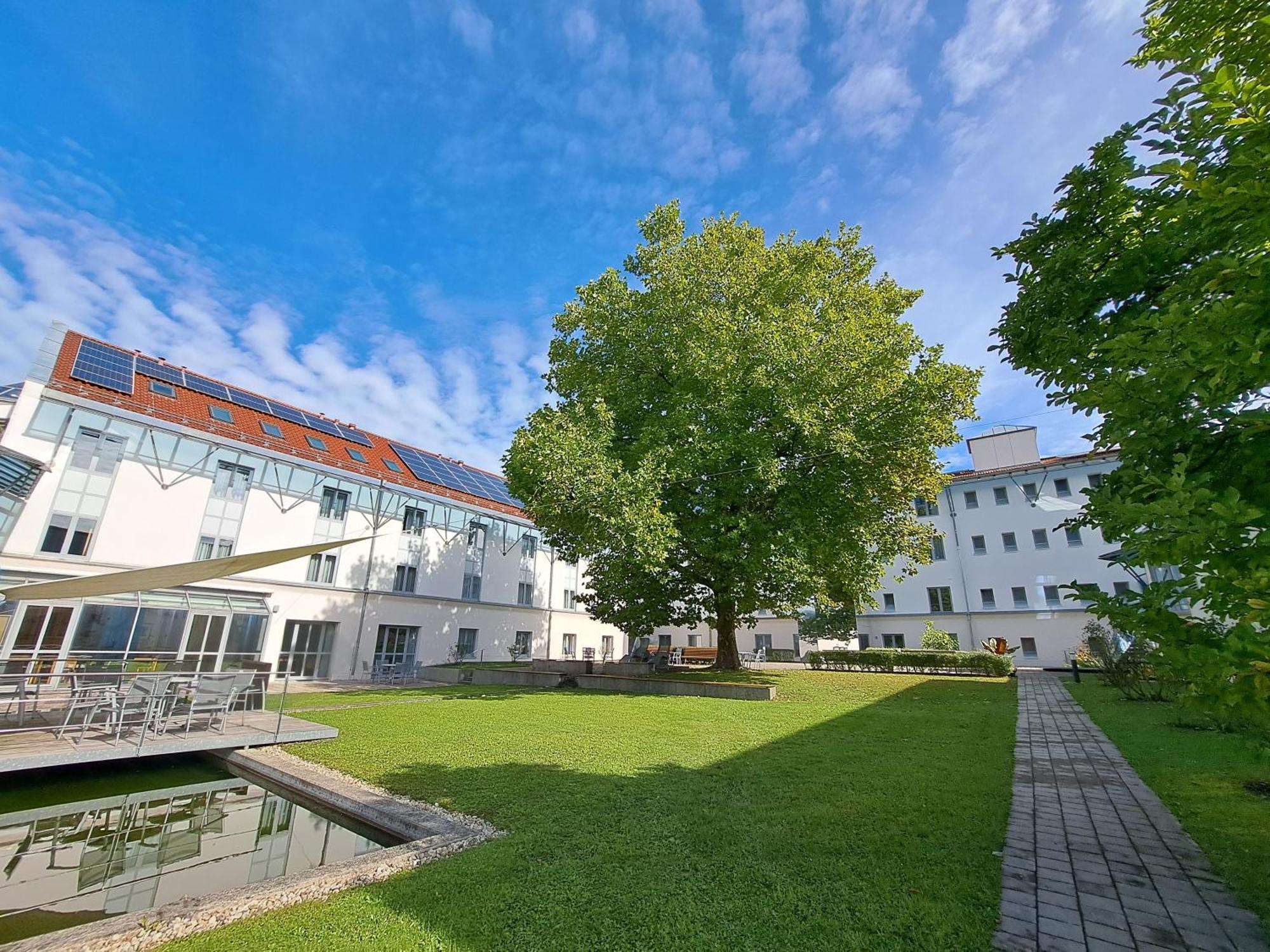 Spectrum Kirche Exerzitien-Und Bildungshaus Auf Mariahilf Passau Exterior photo